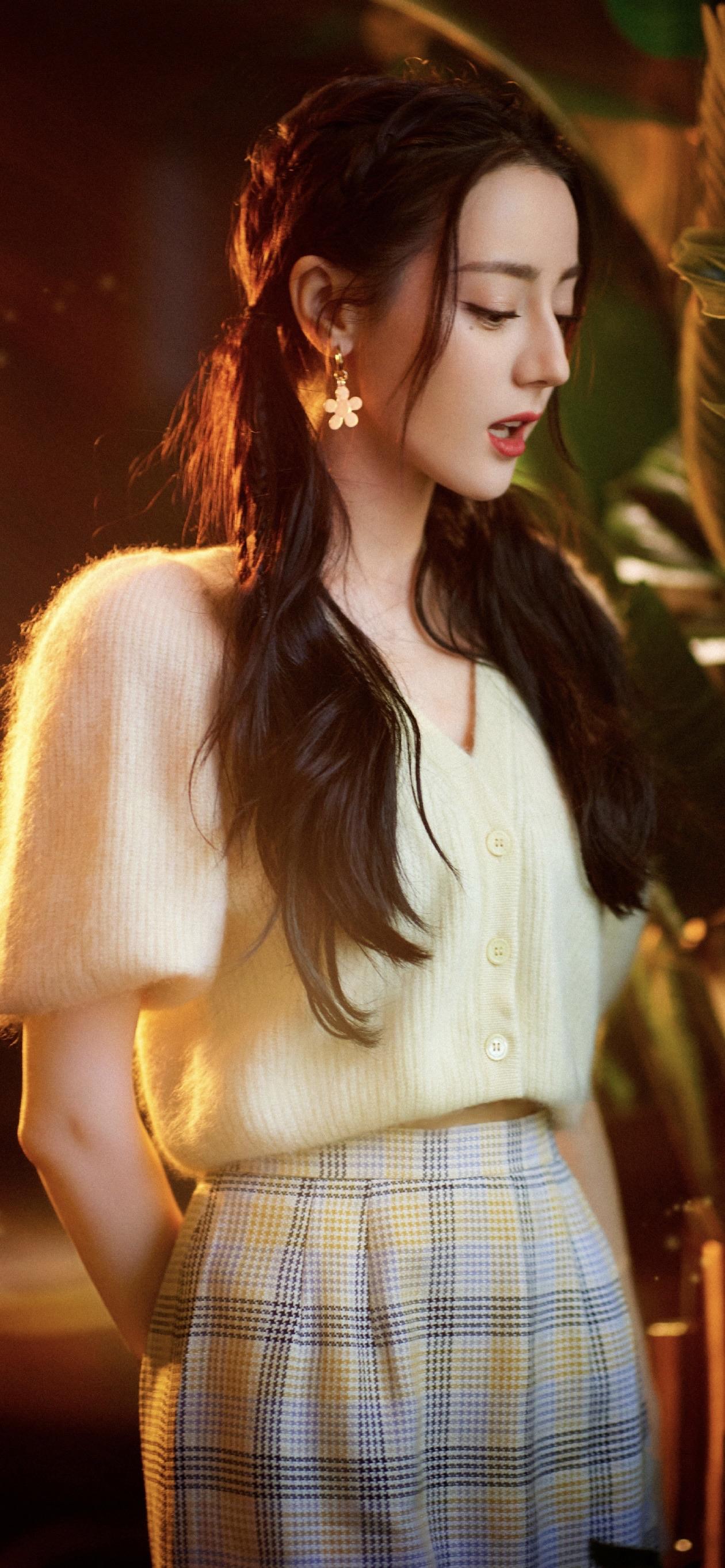 美女壁纸-第5728期-迪丽热巴