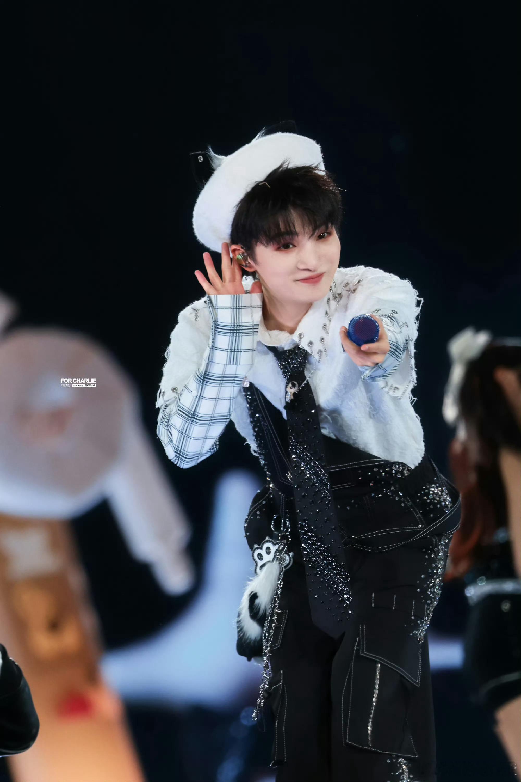 巴适得板！周深喜提新城市限定曲周深弹唱成都梦回八年前周深成都演唱会周深2025深