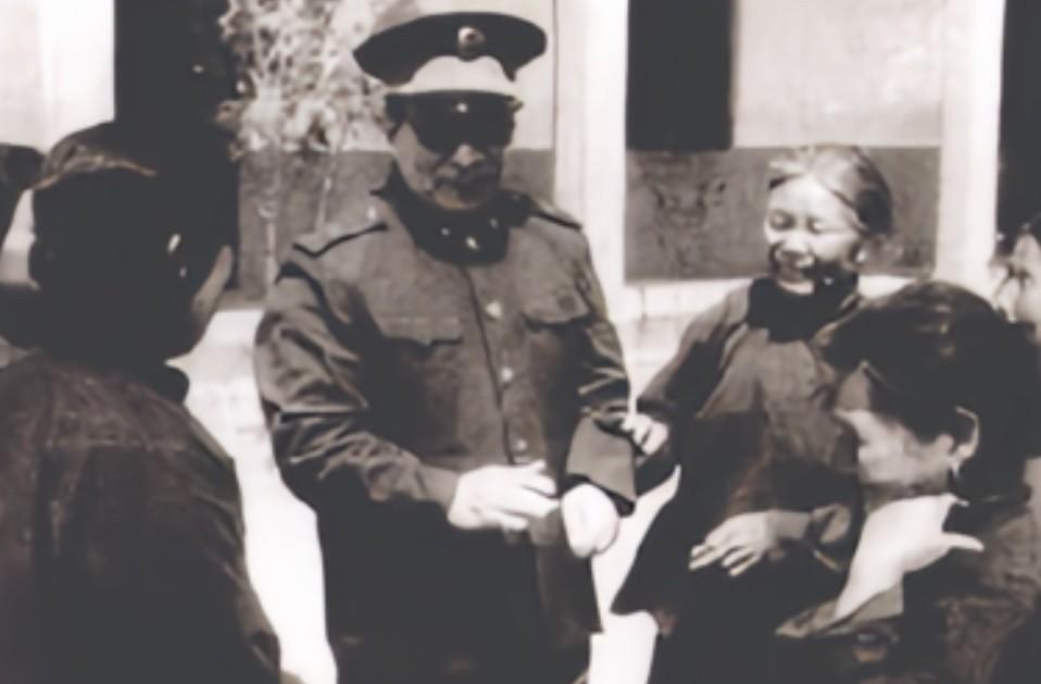 1997年5月，在孟良崮战役胜利50周年纪念活动期间，出席活动的国防部长的迟浩田