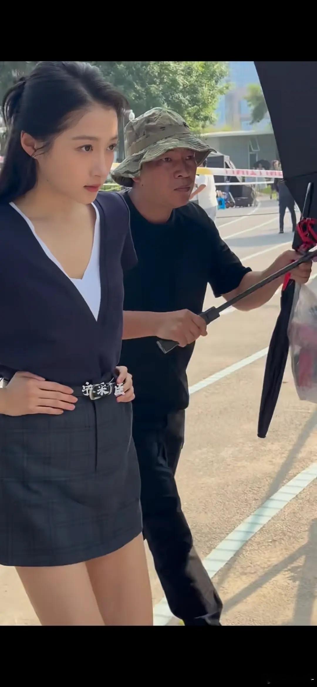 关晓彤新剧路透，有人说她现在瘦得没啥气血了，大家觉得这状态咋样？