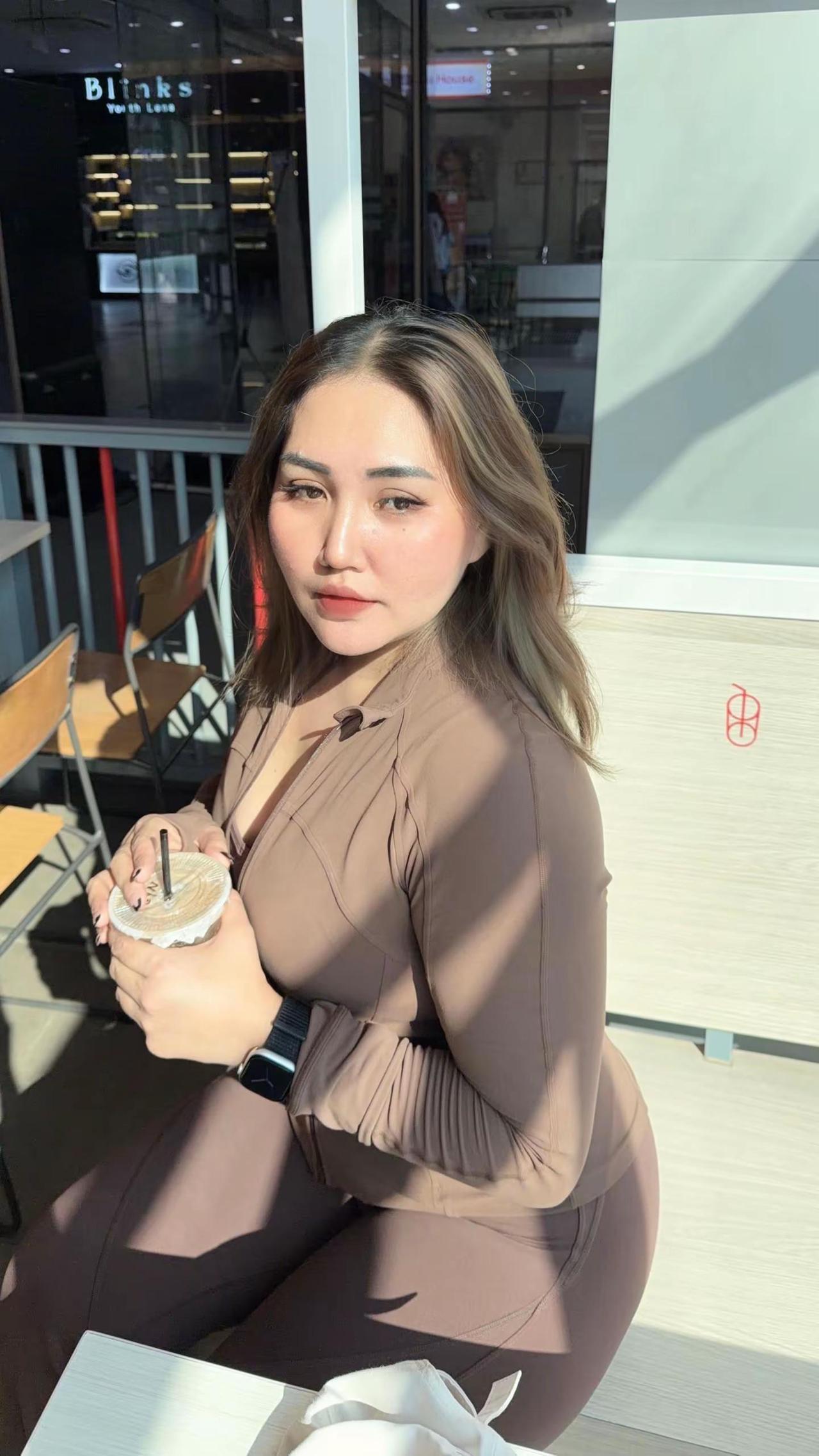 拍照姿势ootd穿搭时尚穿搭摄影师美妆