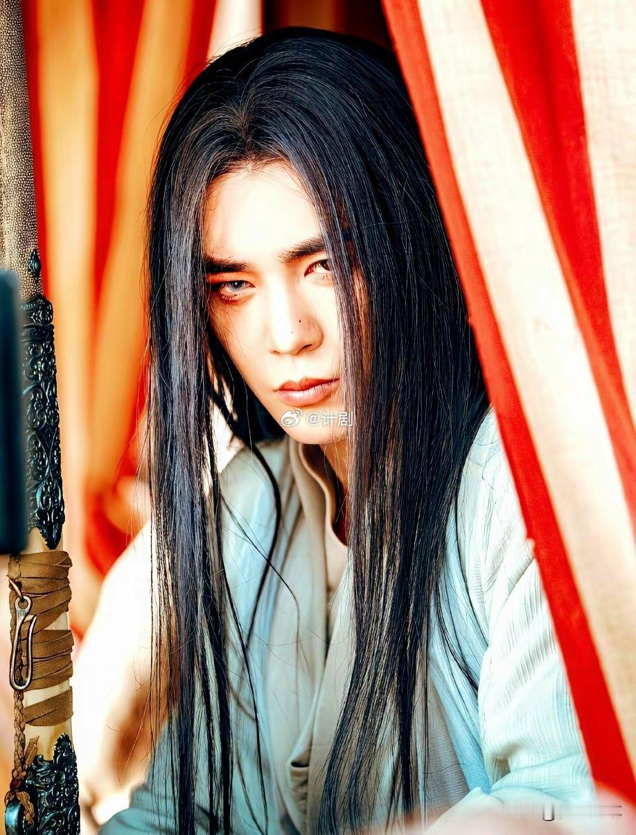 今天看完《镖人》，真有点被掳走的感觉。袁和平在采访里也直言不讳：于适骑马利落、打