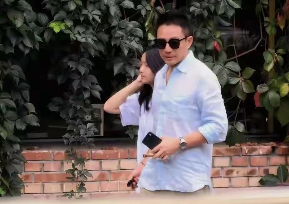 汪小菲中秋节陪女儿小玥儿的温馨画面被曝光，看到就是舒服！最喜欢看他们父女俩在一