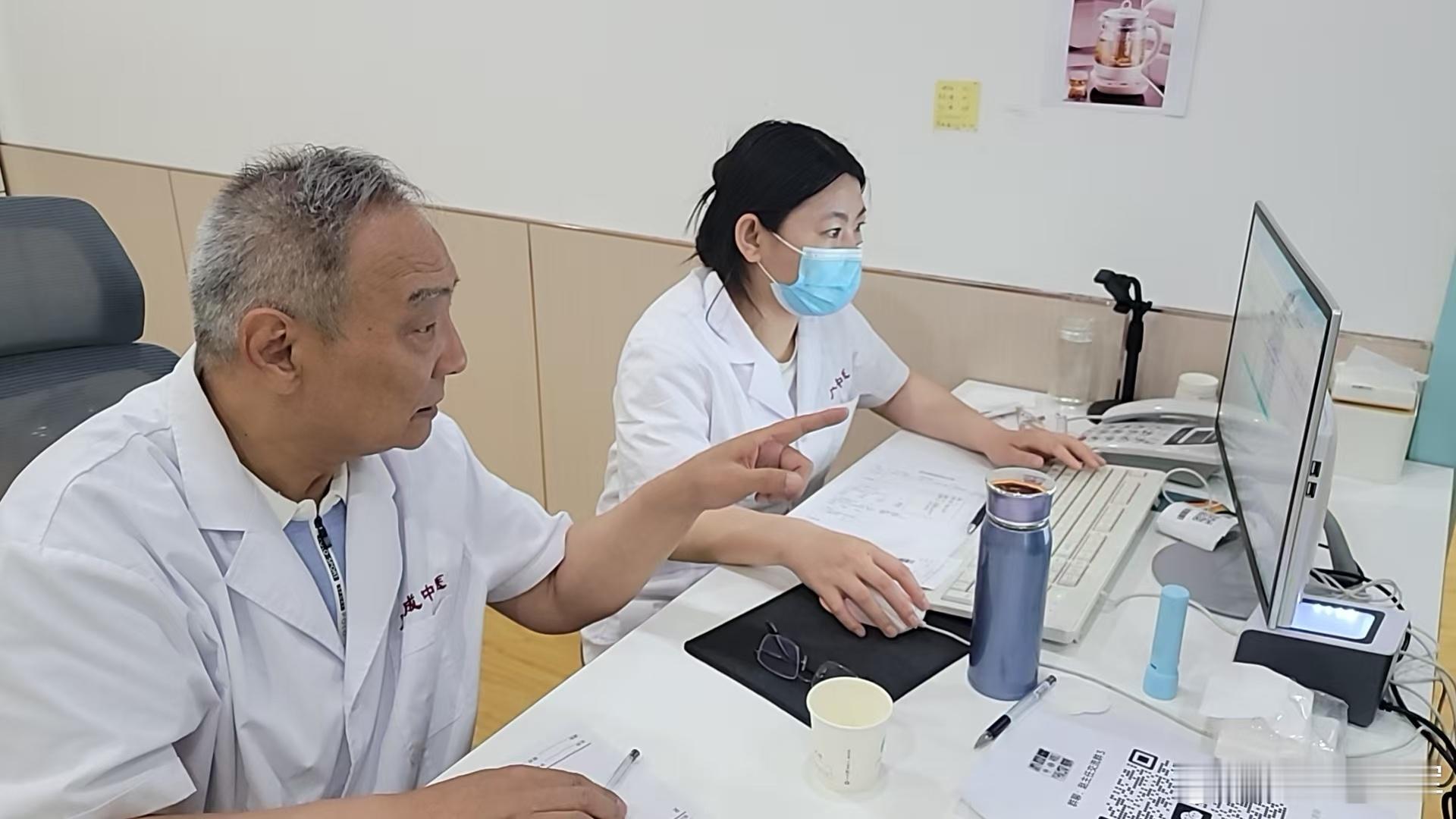 祛湿古方，击退难缠皮肤病1.四黄散出处：《疡科心得集》。组成：大黄一两（30g）