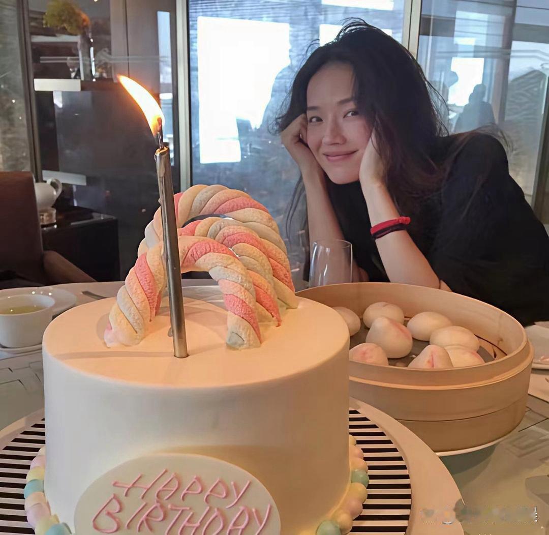 舒淇的自律真的远超常人！50岁生日只吃一碗清淡青菜鸡蛋面，对自己的要求太严格了～