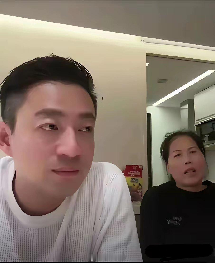 大S给小杨阿姨当了十年的老板，从来没说她的不是，马筱梅警告她，别给她招黑马筱梅进