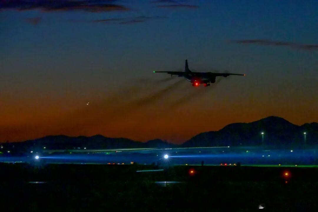 老机会不会升级？东部战区海军航空兵某部连续组织跨昼夜飞行训练，锤炼部队全时全域作