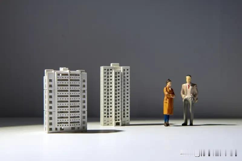 南京一批房主撤房不卖了，这背后原因多样。一方面，房价跌跌不休，挂牌量从去年的15