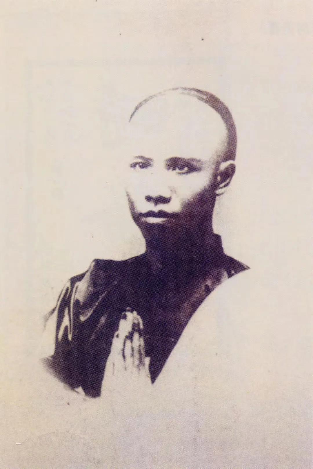 1898年，谭嗣同被活活砍了30刀。牺牲前，妻子哭着说：“我想给你生个孩子！”谁