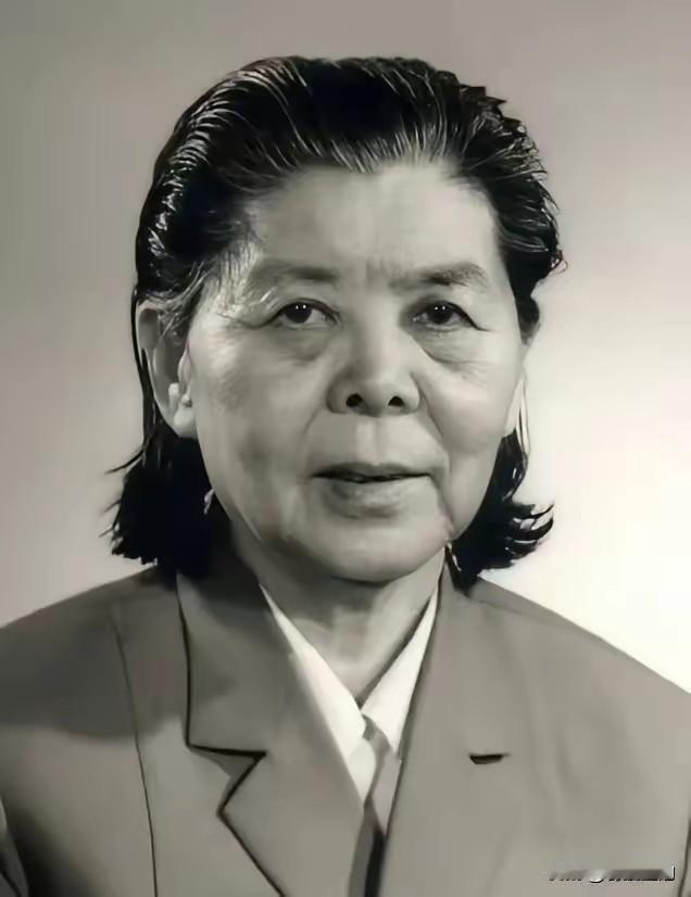 申戈军（1918年～1989年），杨得志上将的夫人，原名申淑文，河北魏县人，毕业