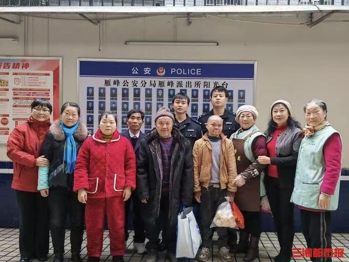 银发志愿者20年守护归家路，温暖照亮团圆时刻