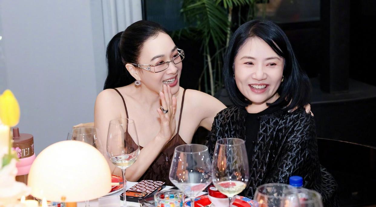 1、钟丽缇心里很清楚，自己的几个孩子各方面都存在一些问题，但她对此也无能为力、无