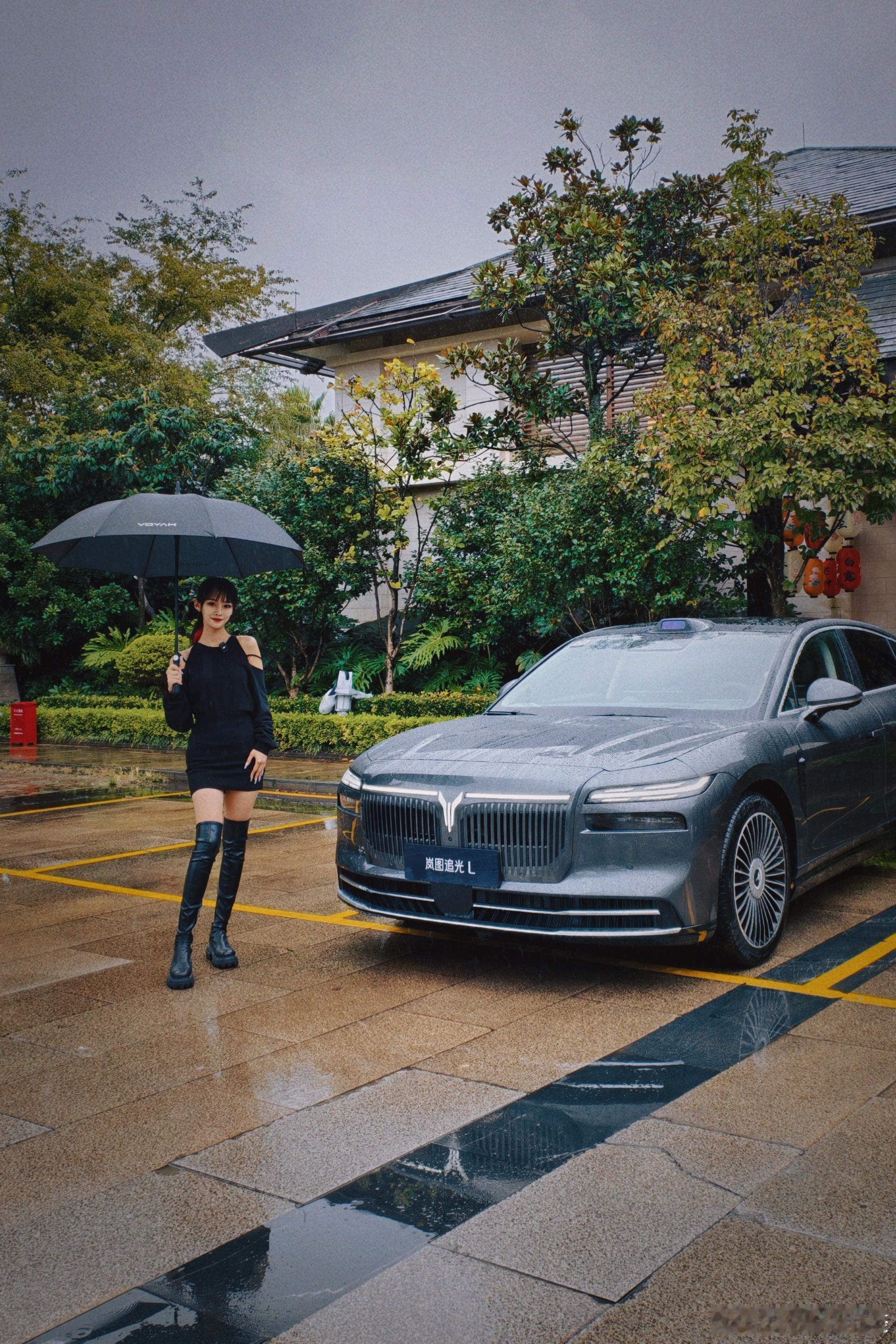今日昆明的班就上到这了下了一整天雨🌧️emo女孩下班[扁嘴]​​​