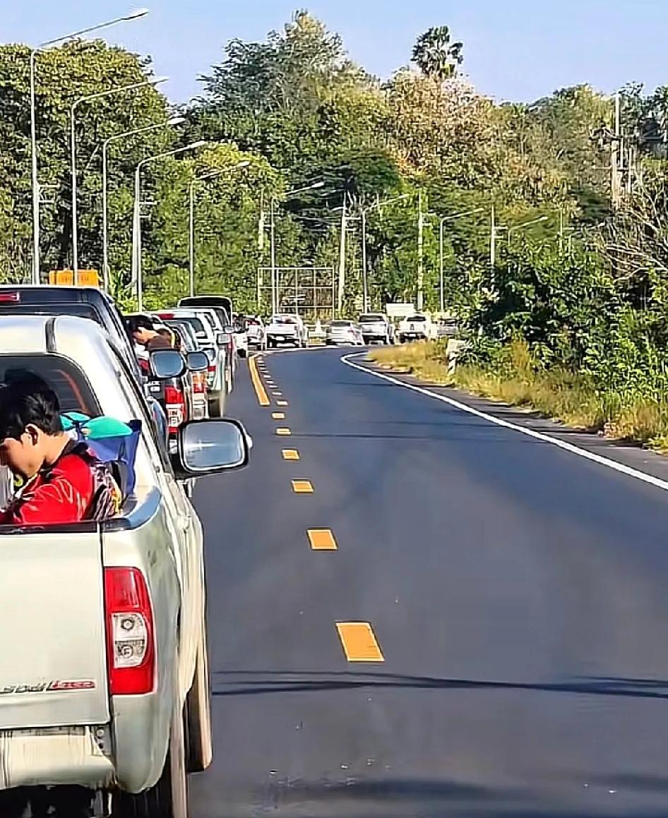 ​同样是大逃亡，泰国和柬埔寨之间的边境居民已经形成了天壤之别，让人感受到两国之间