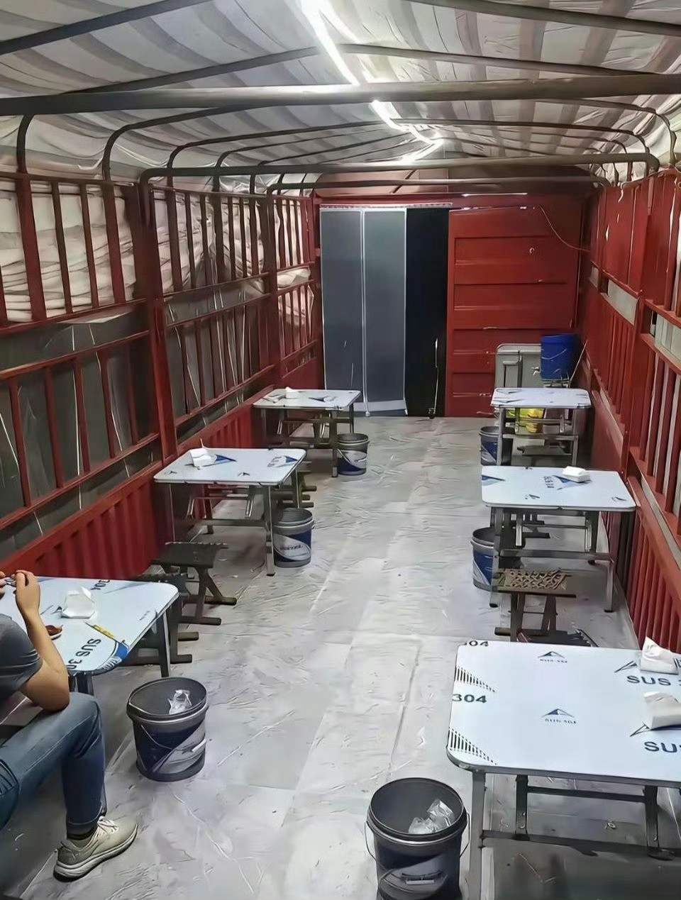 大叔的水饺摊。要是真普及开了，房东得气死。