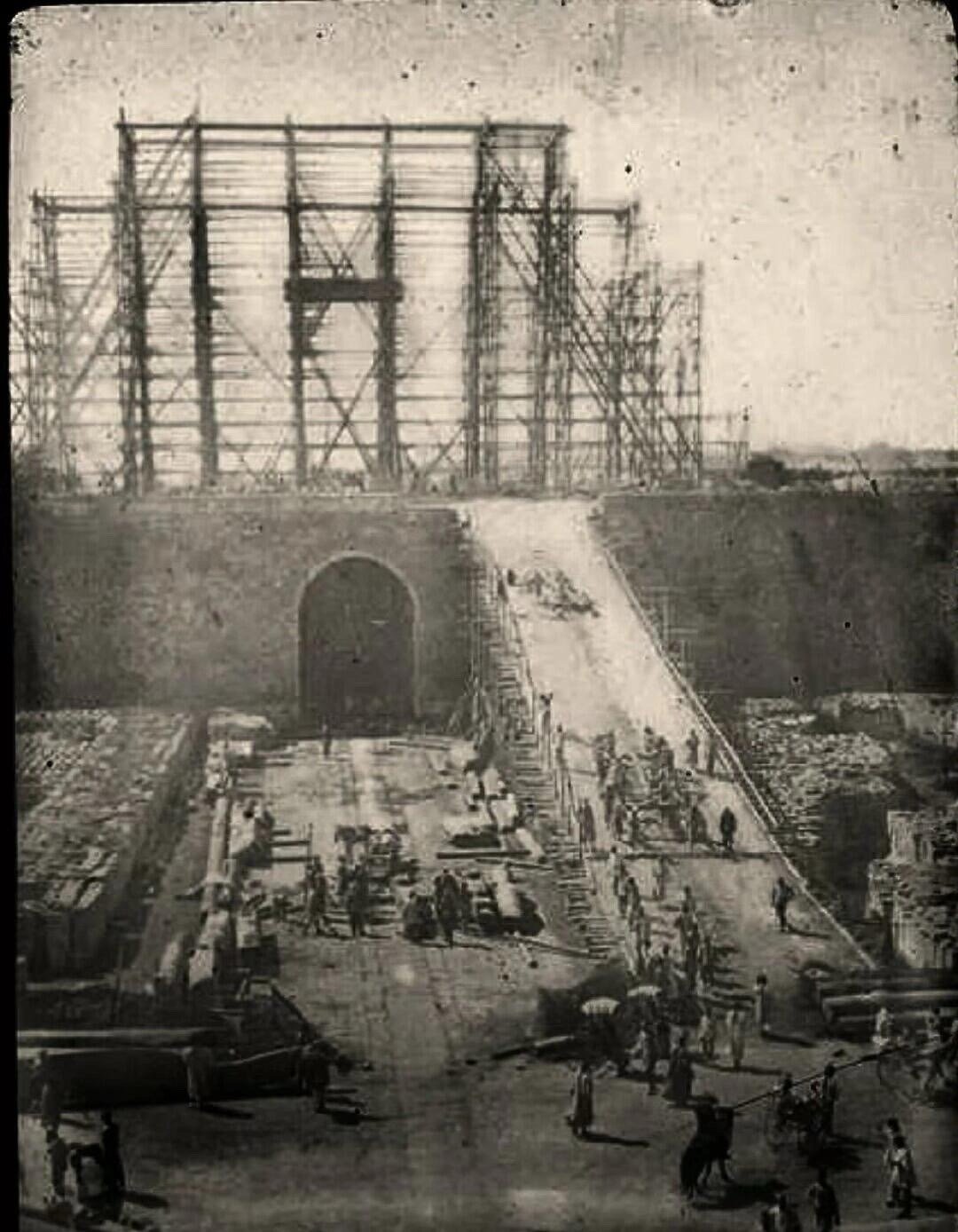 历史知识清朝人，这样修复城墙这是一张1903年的老照片，这一年为清光绪二十九年。