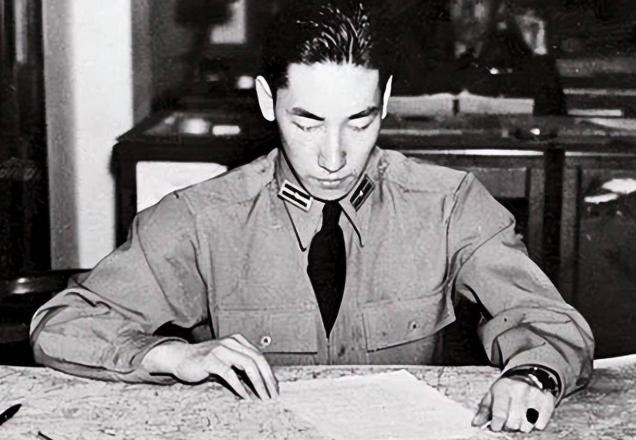 1997年，蒋纬国在台北病逝。100岁的宋美龄赶回台湾处理后事，看着继子留下的巨