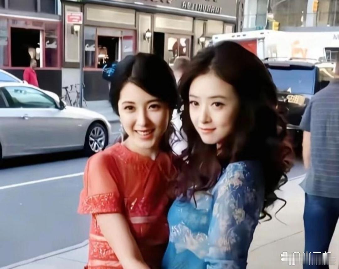 看了蒋‎﻿⁠欣和曾黎早﻿年的合‎照，才﻿‏⁠彻底搞明白‏‎⁠：什么叫绝色，什么叫