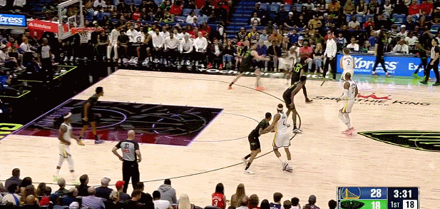 穆迪单节第六个三分，为其设计的DribbleSTS战术，称为“摇手指“战术，手