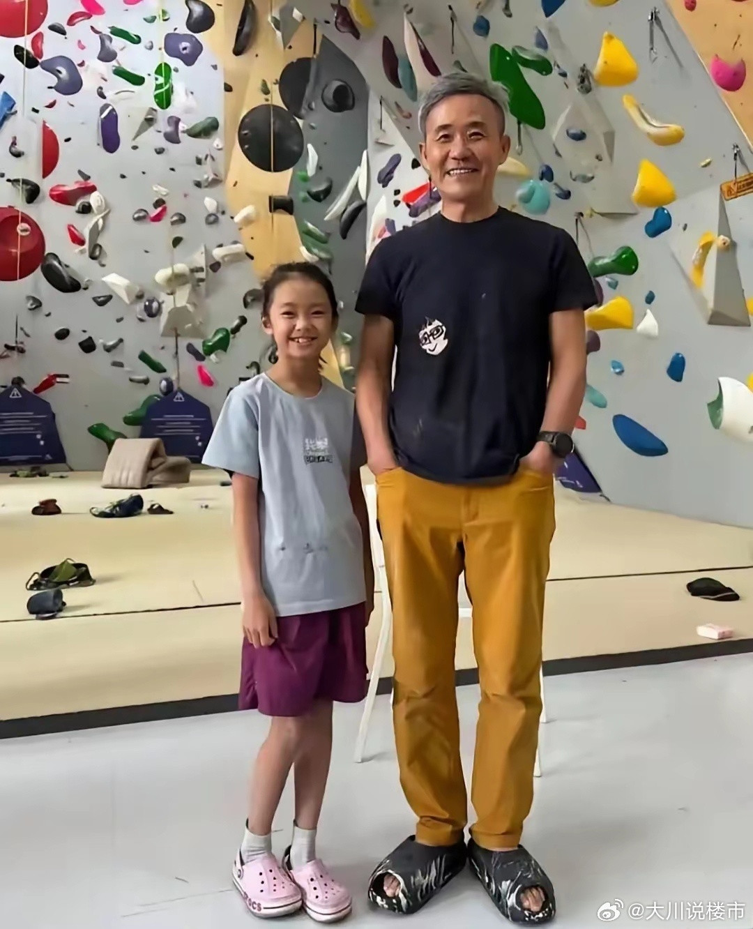 74岁的王石和他5岁的女儿这个小女儿是王石与田朴珺所生，出生于2020年，那一年