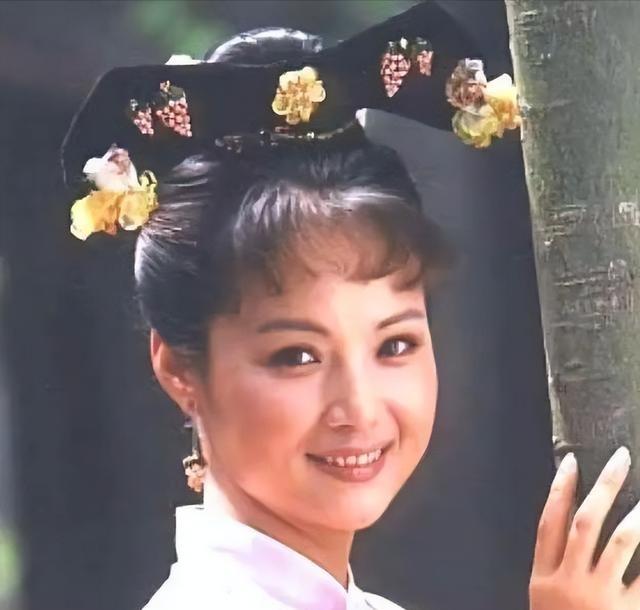 1705年，苏麻喇姑去世，康熙命十二皇子为她守孝。岂料，一太监因震惊失言