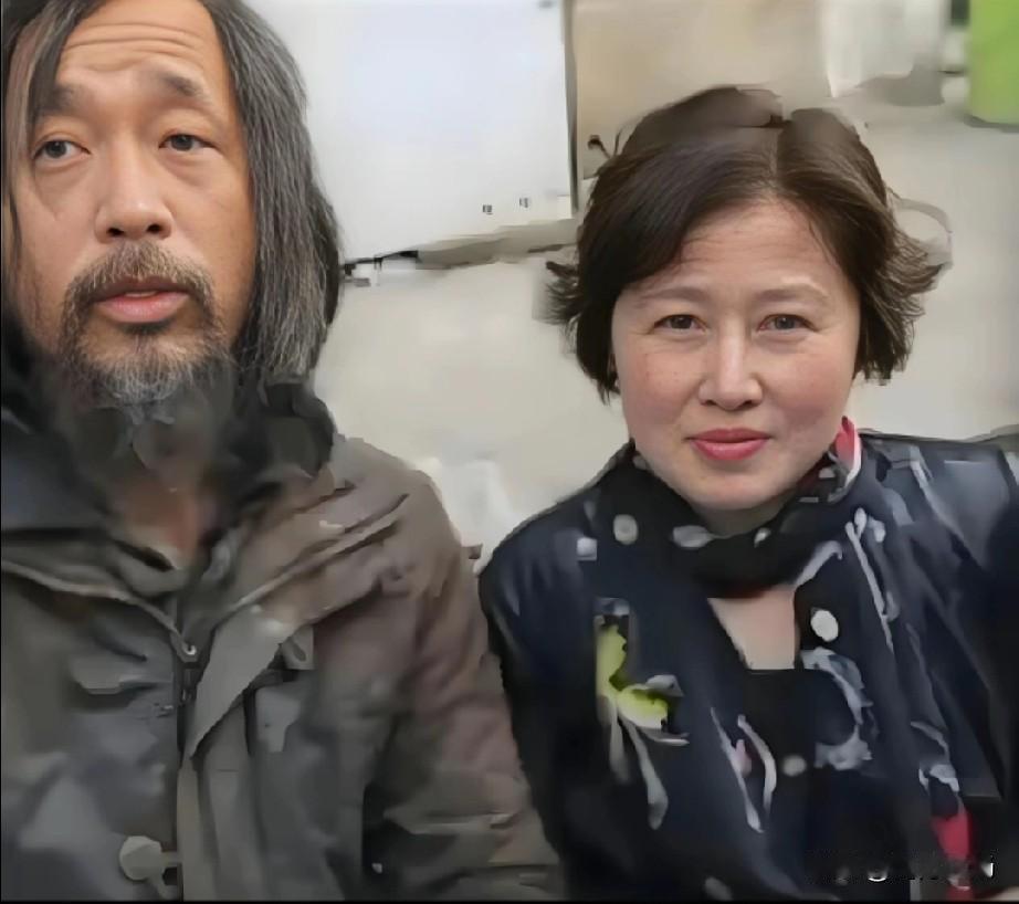 有人说沈巍老师移情别恋了，试问一下，哪个大师不爱美女呢？更何况南京晓晓是一个端庄