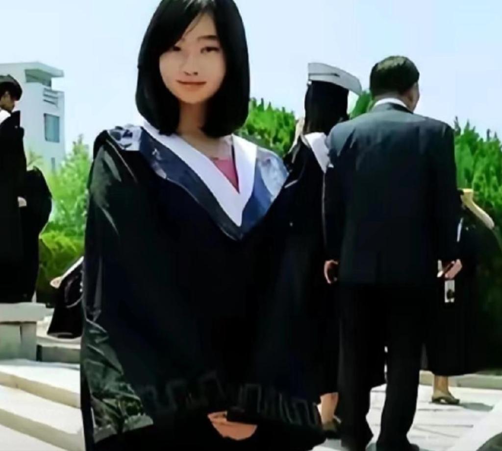 2008年，山东大学一个女孩，在睡梦中梦见佛祖慈祥的对她说：“你是我座下的童子，