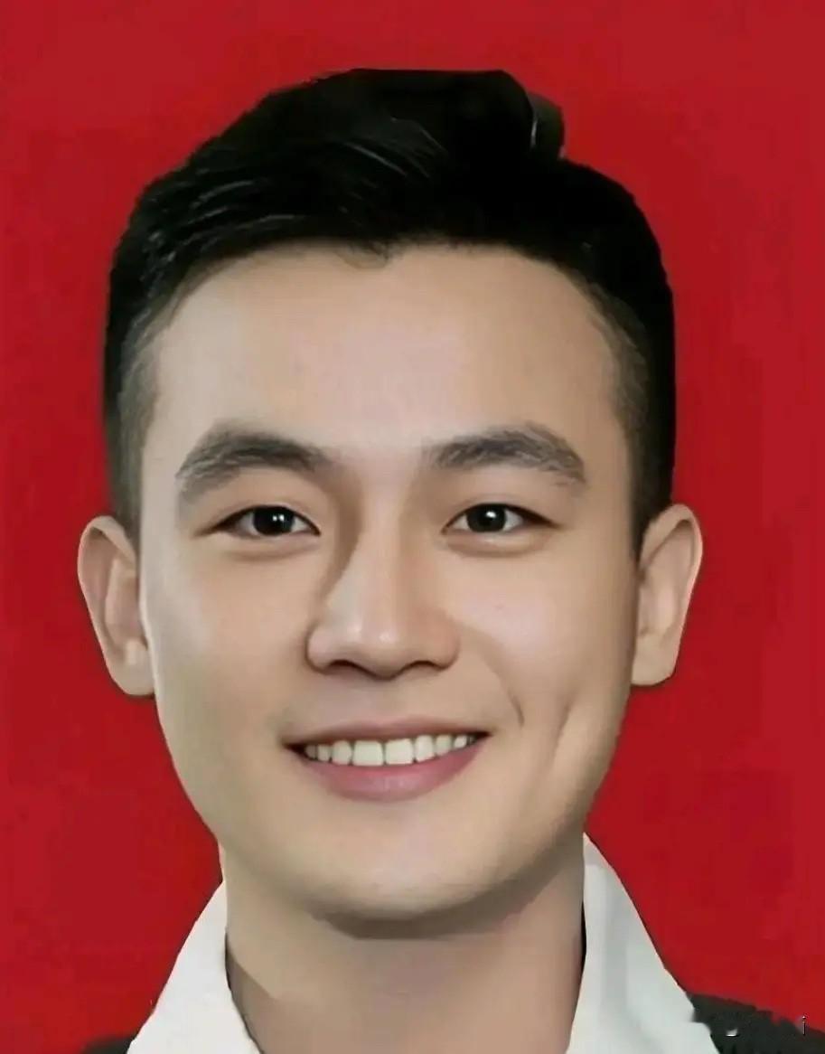 欧豪没读高中这事，乍一听挺意外，细想反而觉得他赢在了另一条赛道上。初中毕业直接