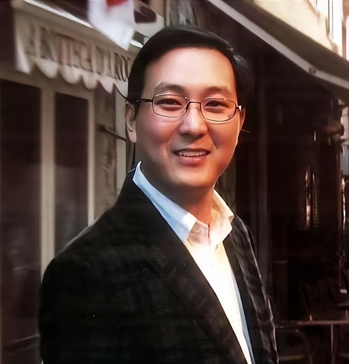 糟糠之妻陪他一起打拼，成功后，果断抛弃发妻另娶她人！曾是上海身家百亿的隐形富豪，