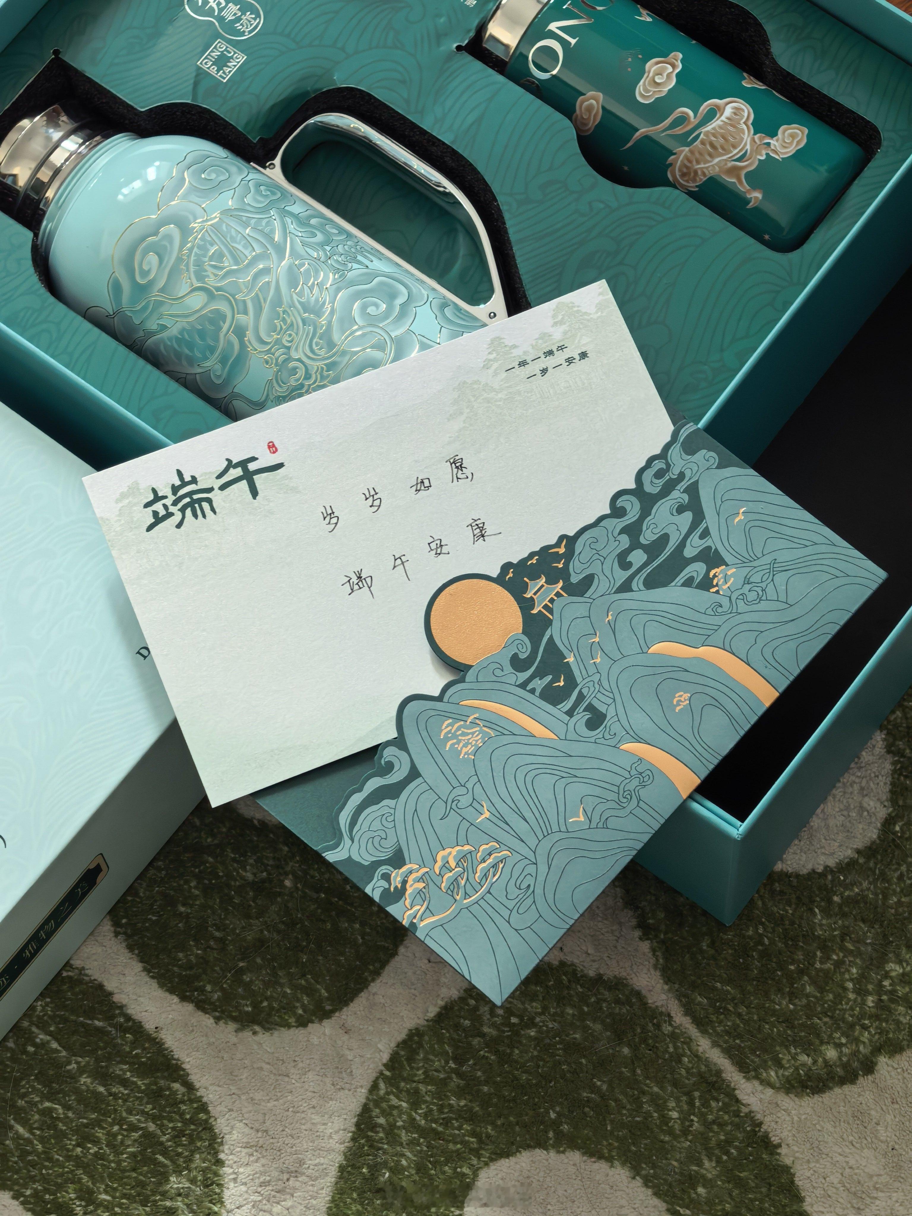收到了华为的端午节礼盒，非常精致，很有质感。喜迎祝福，岁岁如意，端午安康。