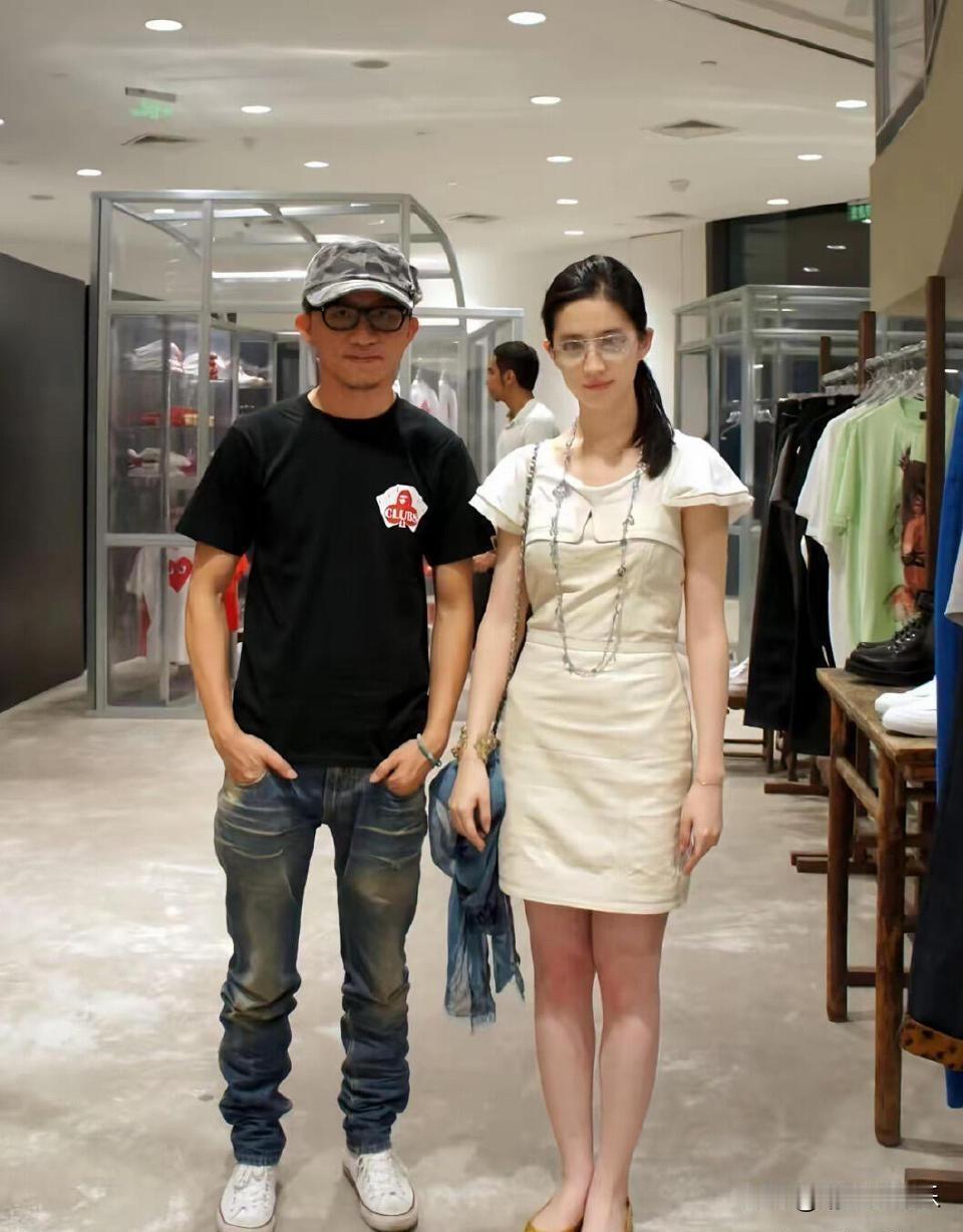 刘亦菲，真的很敢穿，换了别的女明星绝对不敢这样穿搭，如果“持靓行凶”具象化，