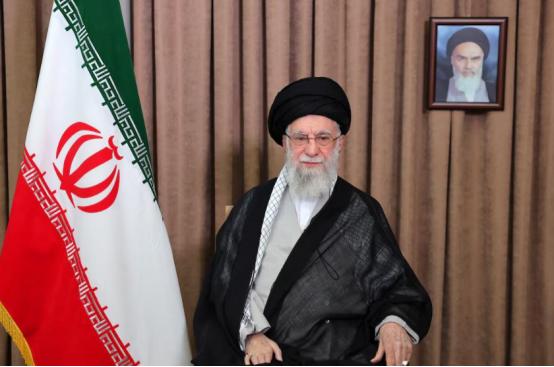 哈梅内伊安排身后事，伊朗决出两大接班人，“父死子继”犯大忌？ 放在两年前，这