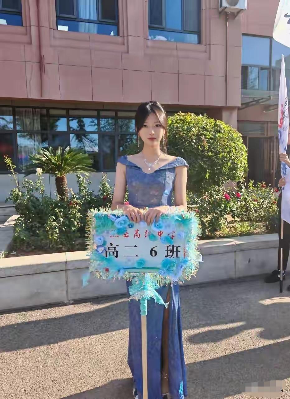 从小就是美人胚子