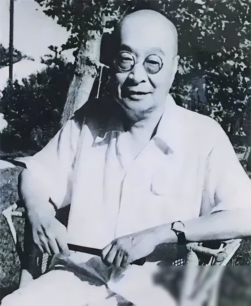 1923年，张宗昌小妾生病，请来名医施今墨。施今墨刚要写药方，却突然停下。张宗昌