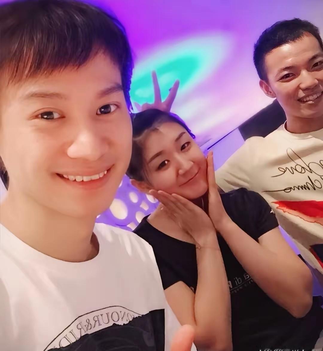 敢信吗？王曼昱的新教练，得管陈梦叫姐。国家队里绕不开的，是那张精密又拧巴的关