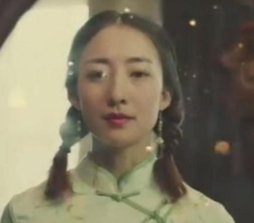 1926年，剥皮将军张宗昌终于如愿以偿，霸占了美人陈佩瑜，新婚之夜，张宗昌下令把