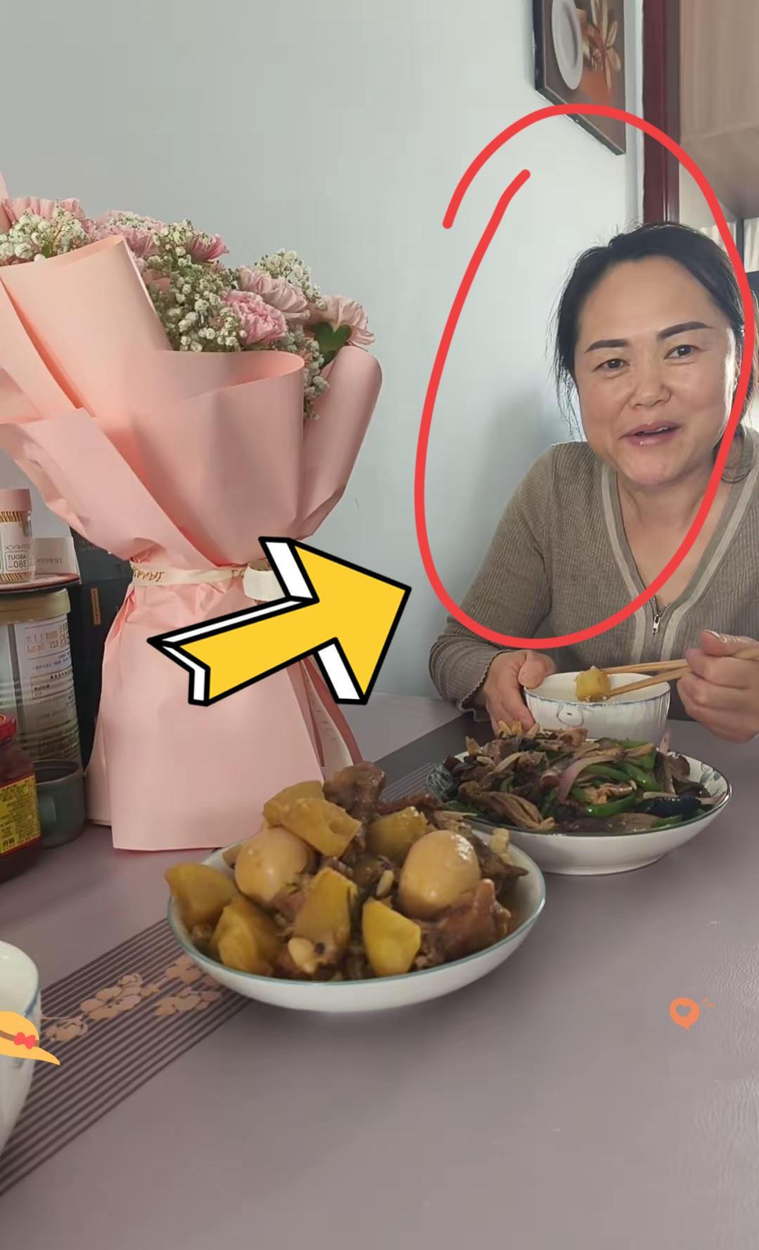 都说二婚男女，各存鬼胎！这是男主二婚老婆，儿子8岁时，前妻跟人跑了，儿子12岁经