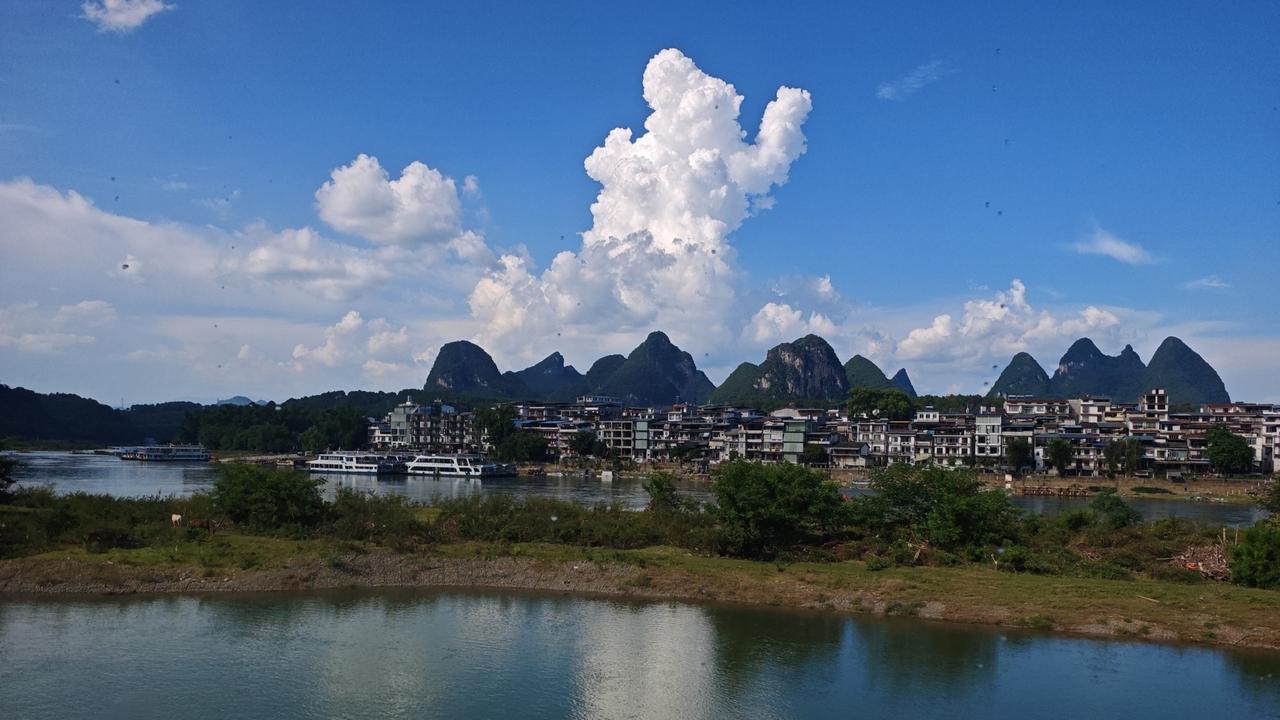 可以分享一张你拍的天空美照吗大美阳朔.台风过后的漓江胜景