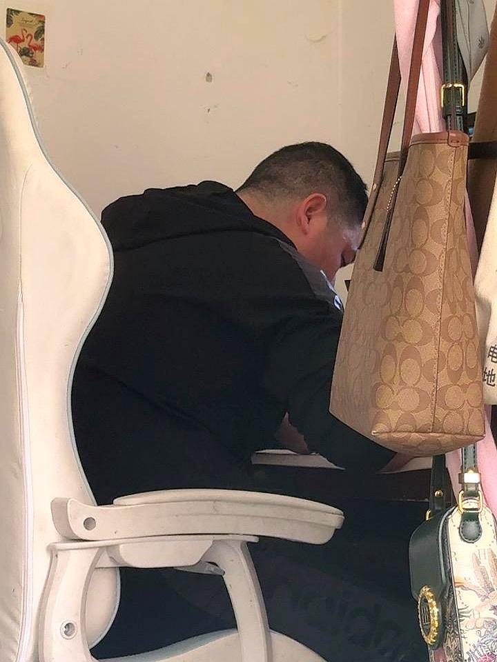 当公婆给大姑姐出钱买房时，他说别动老人那点积蓄，我们靠自己。听着像情怀，落在柴