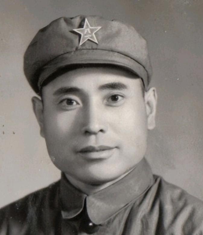 1979年深秋，北京八宝山革命公墓，一场告别仪式让工作人员一时没反应过来。逝