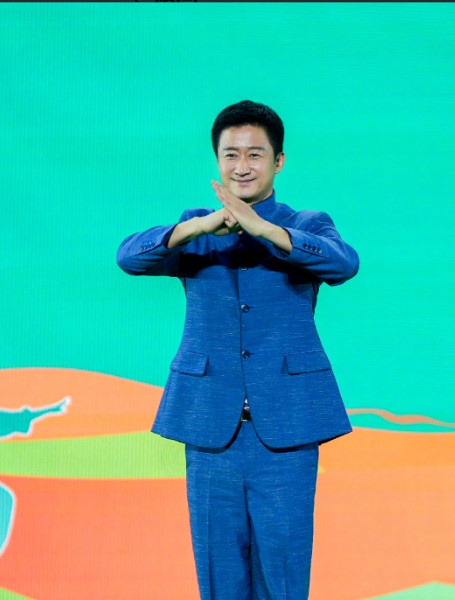 1.有音综邀请了鹿晗和张艺兴，双方团队都表示不会和对方同框。2.吴京经常从身边工