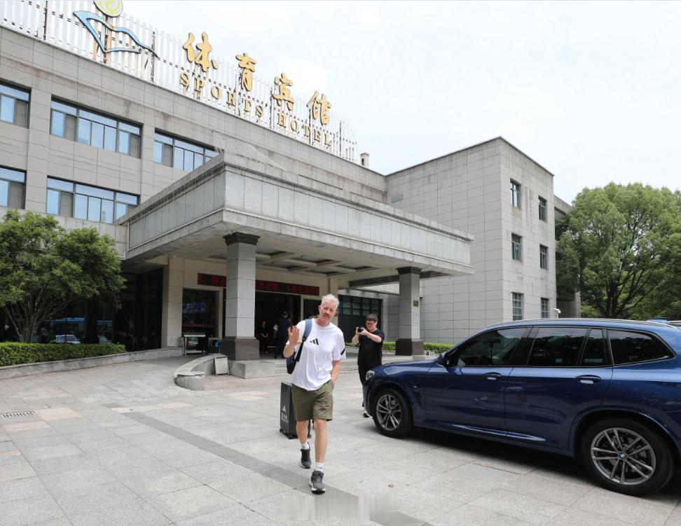 中国男排结束北仑集训，前往西安参加世联赛第一站，海宁教练在采访中说到：这次集训有