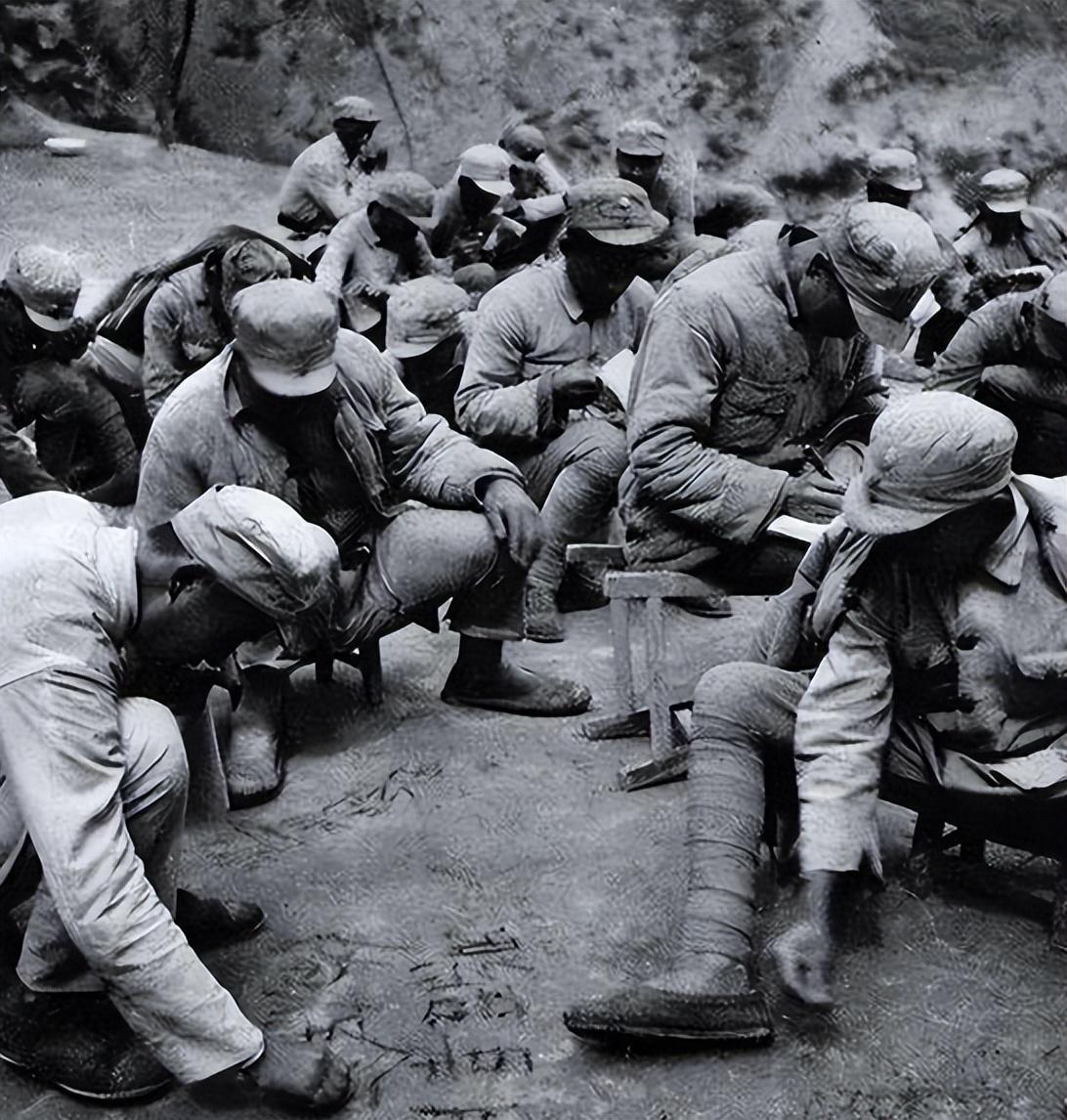1942年，八路军突然截获一份日军电报，发现八路军的行踪遭到内奸泄密。就在谁都揪