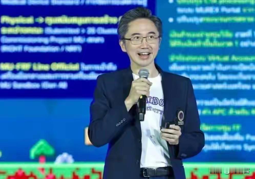 忘恩负义？他信出狱作为泰国副总理的育查南竟然没有去接他？于情，他是他信的亲外甥，
