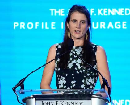 肯尼迪总统的孙女塔蒂亚娜·施洛斯伯格因癌症去世，年仅35岁。过去几十年内，肯尼迪