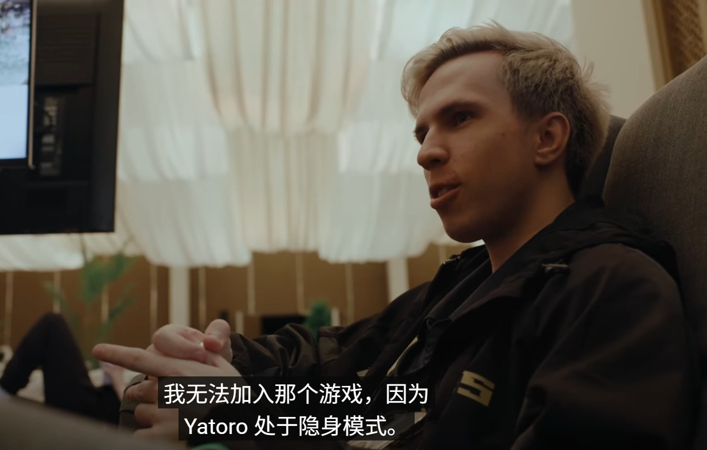 来自PARIVISIONVLOG的另一件趣事，Dukalis在对战雪碧前发现Y