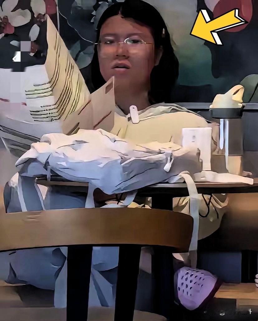 海口星巴克这个女子亲手毁掉了自己的未来！就凭她不点单占用他人营业场所、在公共场
