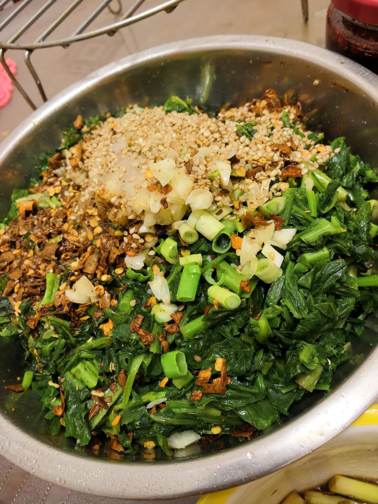 有一个热心的朋友是种怎样的感受？我们锵锵三人行早已升级成四人，无论谁有事，我