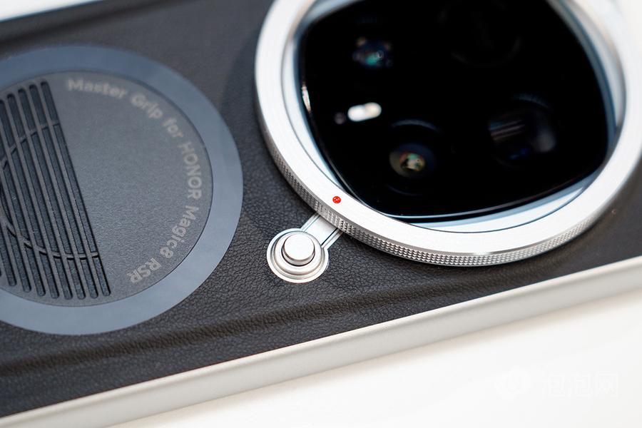 荣耀Magic8 RSR保时捷设计搭配增距镜套装：手机变长焦神器