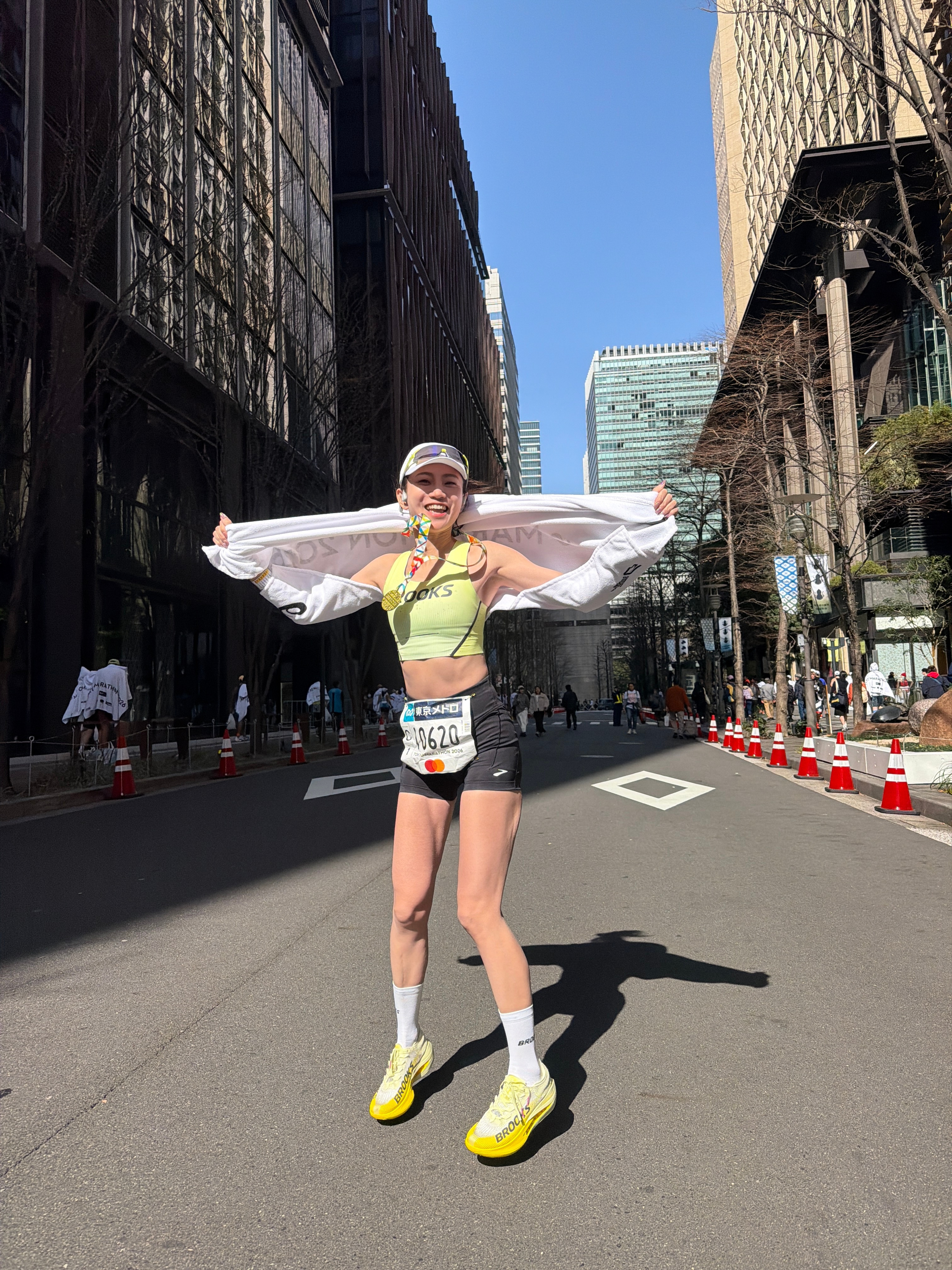 东京马拉松3:08:09，大幅PB！！达标女子国一今天比预想的跑的更快，更专注我